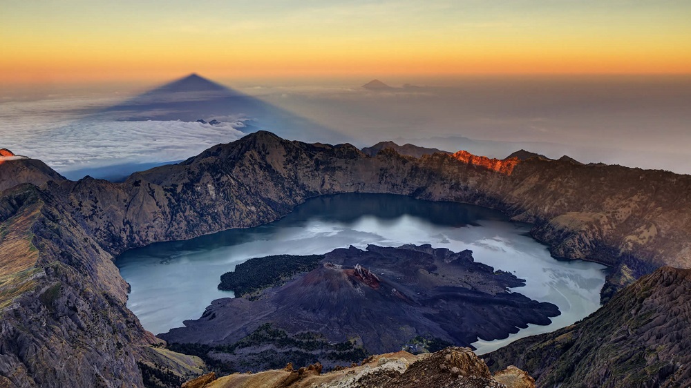 Hiking Gunung Rinjani